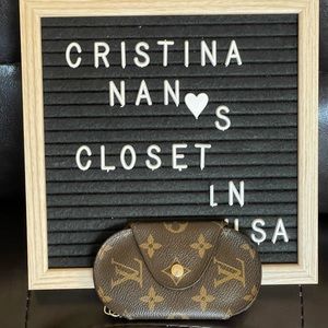 Unique Vintage  6 key holder in Monogram